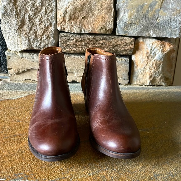 CLARKS - WOMENS MAYPEARL LILAC LOW BOOT - Picture 9 of 11